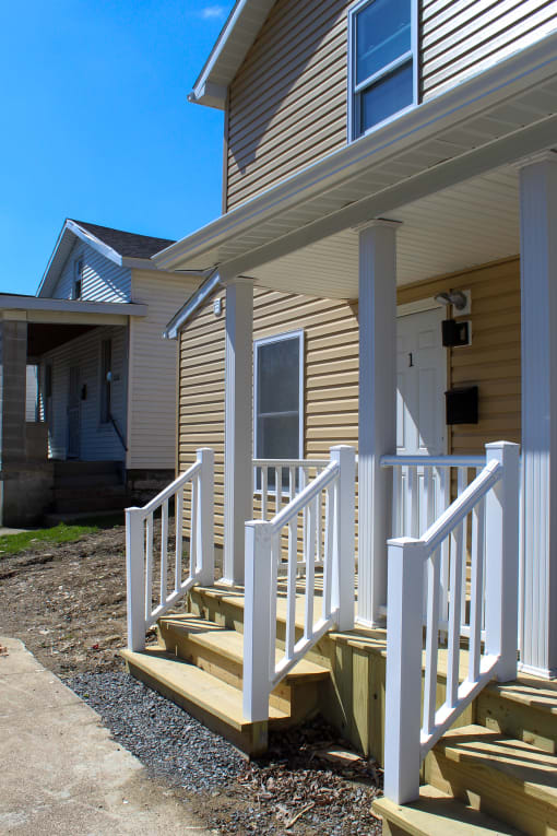 Midtown Triplex 1214 German 2