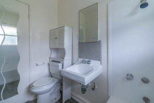 Ful bathroom