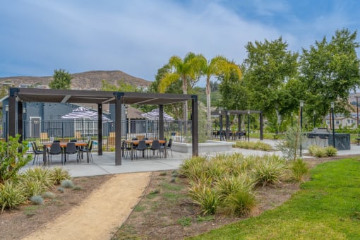 Outdoor seating area at Monterra Ridge Apartments, Canyon Country, CA, 91351