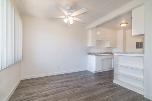 dining area with ceiling fan