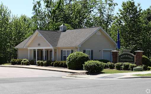 A building with a sign that says Creekside Apartments.