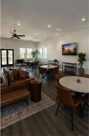 A living room with a white ceiling and a ceiling fan.