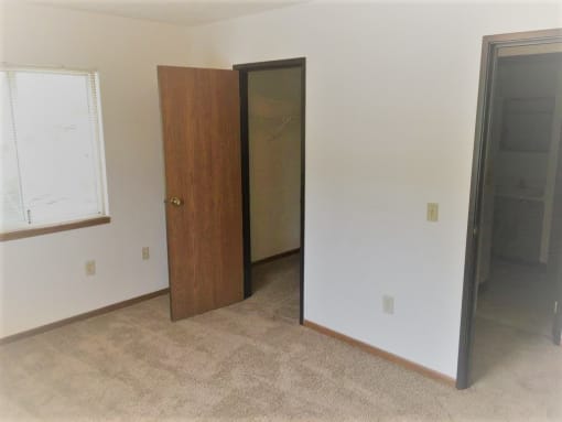Bedroom with Closet Ellsworth Apartments
610 S. Hillsdale Street, Homer, MI 49245
