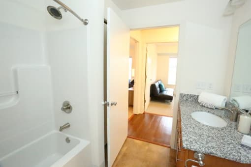 Bathroom With Bathtub at Withington Apartments, Jackson, MI