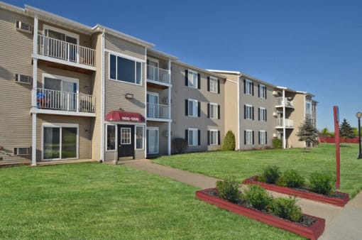 Live With The Top Rated Community at Kuder Estates Apartments, MRD Conventional, Warsaw, IN, 46582