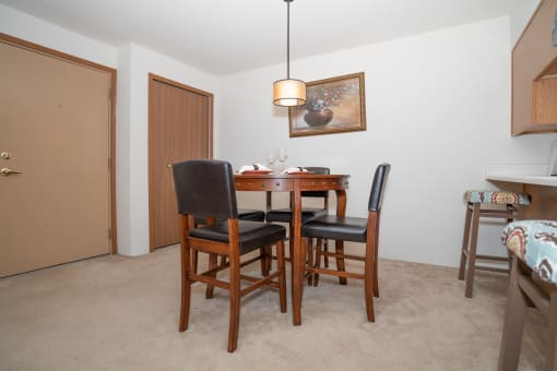 Dining table at Eddins Estates Apartments, Tuscaloosa, 35453