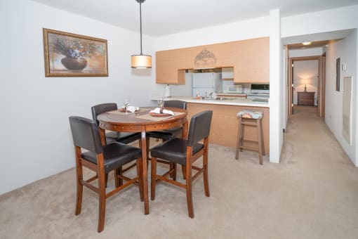Dining  at Eddins Estates Apartments, Tuscaloosa, AL