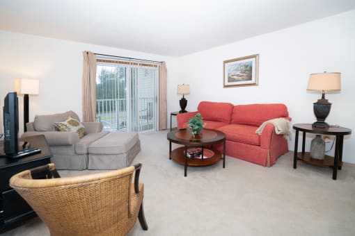 Living Room Exterior  at Eddins Estates Apartments, Tuscaloosa, AL, 35453