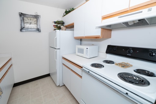 Kitchen at Eddins Estates Apartments, Tuscaloosa