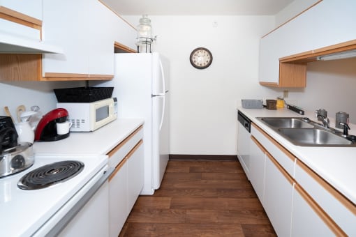 Kitchen  at Hornbrook Estates Apartments, Evansville, 47715