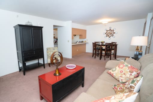 living area  at Hornbrook Estates Apartments, Evansville, 47715