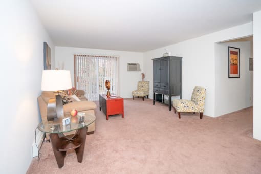 Living area  at Hornbrook Estates Apartments, Evansville, 47715