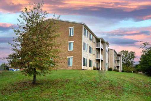 Building Exterior at Boggan Estates Apartments in Tupelo, MS