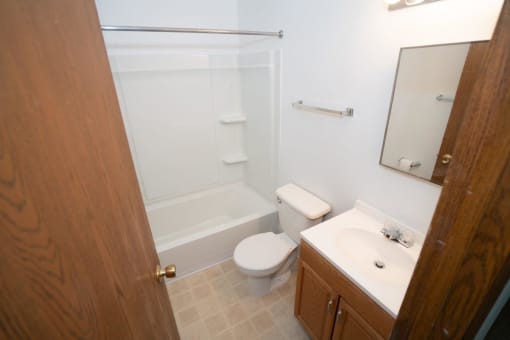 Bathroom 40 Glenn Ave, Qunicy, MI 49082
