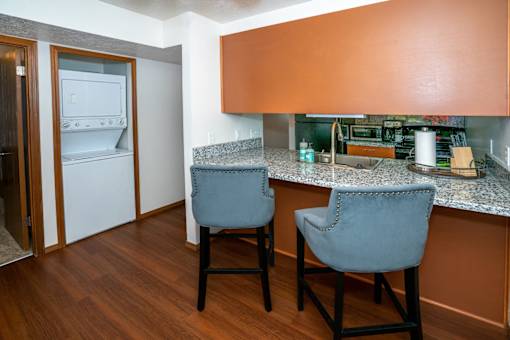 Gourmet Kitchen With Island at Raleigh House Apartments, MRD Apartments, East Lansing, MI