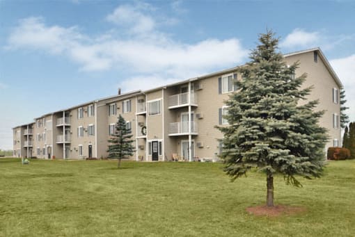 Courtyard With Green Space at Martin Estates Apartments, Indiana