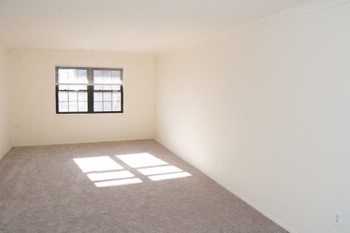 Bay Windows at Brookwood at Islip, Islip