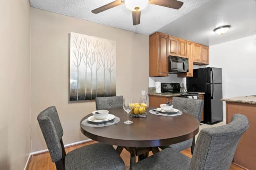 Vista Apartments in Mar Vista Kitchen Nook