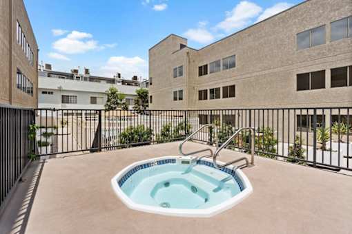 Hot Tub at Woodland Trio Apartments, North Hollywood, CA