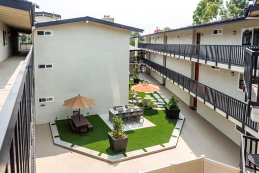 Courtyard at Parkway Terrace Apartments, Culver City