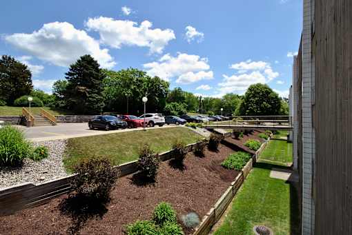 A parking lot with cars and a building on the right.