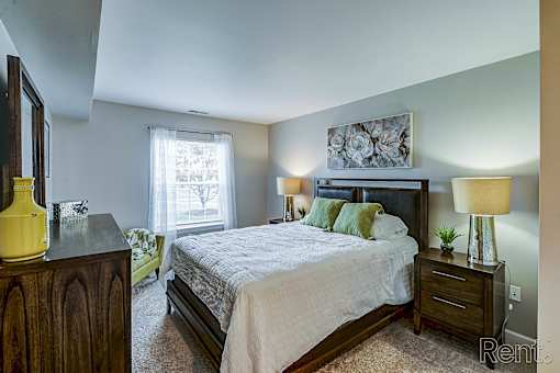 Bedroom With Expansive Windows at Abbey Ridge Apartment Homes, Oxford, MI
