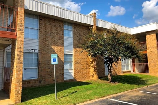 this is a photo of the leasing office at harvard square apartments in dallas, tx