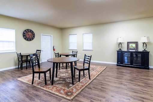 A dining room with a round table and chairs. at The Shire Apartments, Virginia