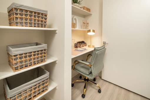 Built in Desk and shelves at Streamliner 87th Apartments