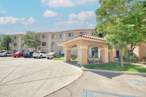 Exterior of Mira Vista Apartments in Las Cruces