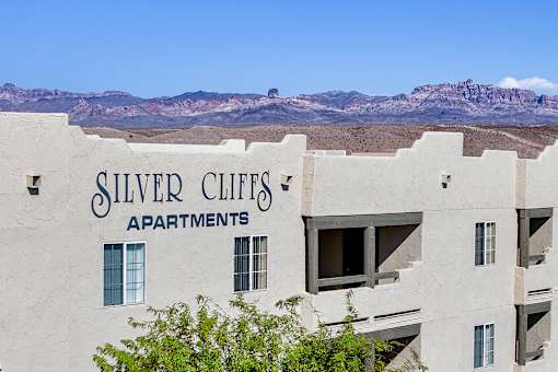 Exterior of Silver Cliffs Apartments in Bullhead City