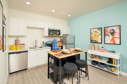 Kitchen and Dining of Studio at Streamliner 87th Apartments