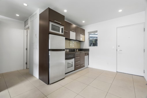 Kitchen at The Regency Apartments in Tempe AZ Nov 2020 (2)
