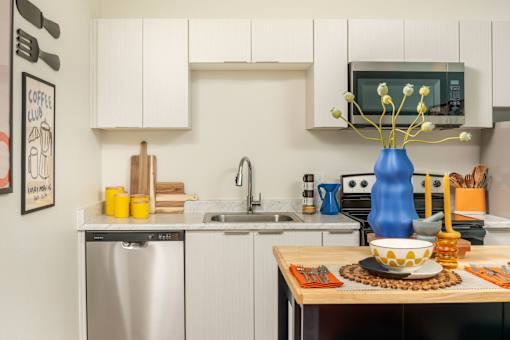 kitchen of Studio at Streamliner 87th Apartments