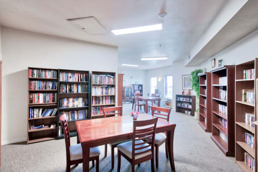 Library at Mira Vista Apartments in Las Cruces