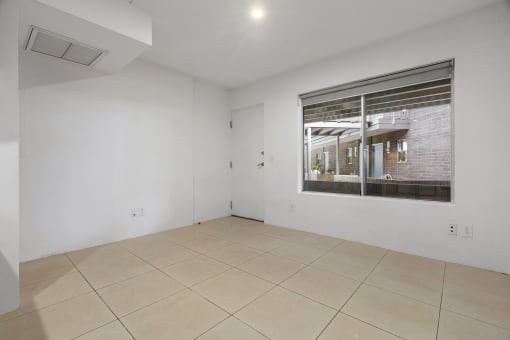 Living room at The Regency Apartments in Tempe AZ Nov 2020 (2)
