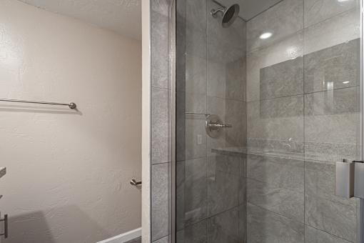 Shower at University Lofts Apartments near University of Arizona in Tucson Arizona