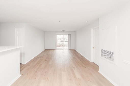 Unfurnished Living Area at Ardenwood Apartments, North Haven, Connecticut