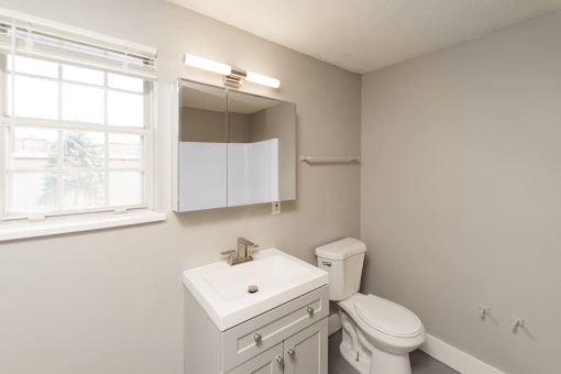 Bathroom at BAY SHORE APARTMENTS, EAST HAVEN, 06512