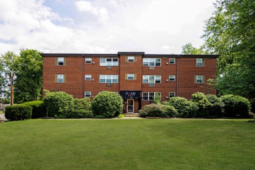 Lush Green Landscape at Enclave West Hartford / Parc West, West Hartford, Connecticut