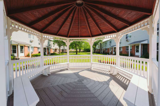 Outdoor Patio at Encore 99, East Haven, CT