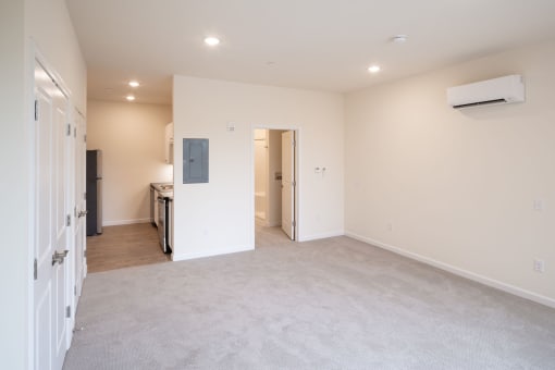 Unit 313, Studio