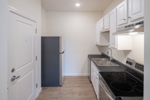 Unit 313, Studio