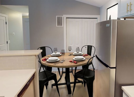 Brixin Franklin Apartments & Townhomes Renovated Dining