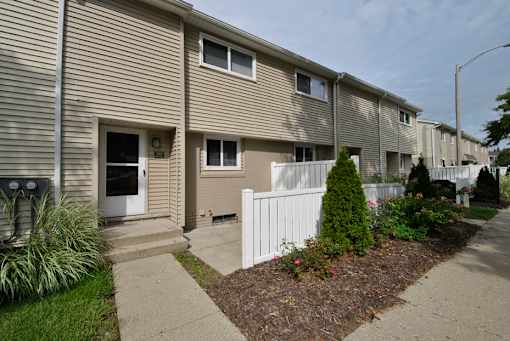 coolidge place townhomes outside