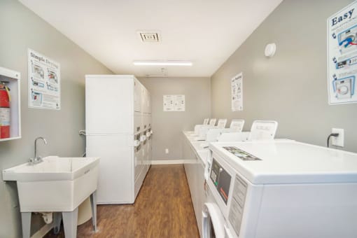 Brixin Franklin Apartments & Townhomes Community Laundry