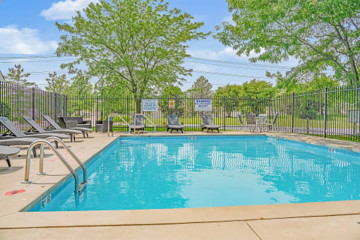 Brixin Franklin Apartments & Townhomes Outdoor Pool