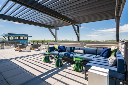the isaac apartments roseville minnesota rooftop lounge seating