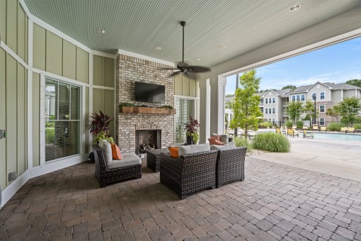 Vinings at Carolina Bays Outdoor Lounge