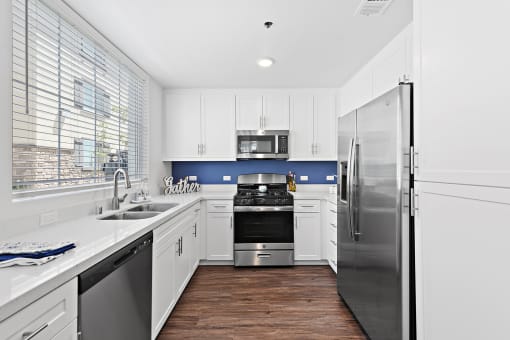 Fully Equipped Kitchen at LEVANTE APARTMENT HOMES, Fontana, CA, 92335